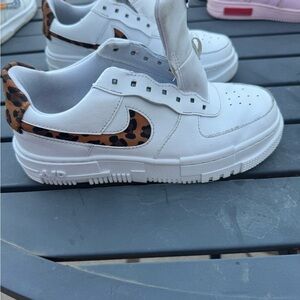 Nike AF1 Cheetah Sneakers with Leopard Print Accent great condition